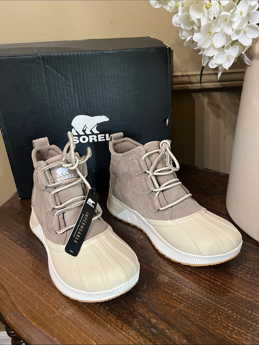 Sorel Out N About III Classic WP  Size 6 New in Box